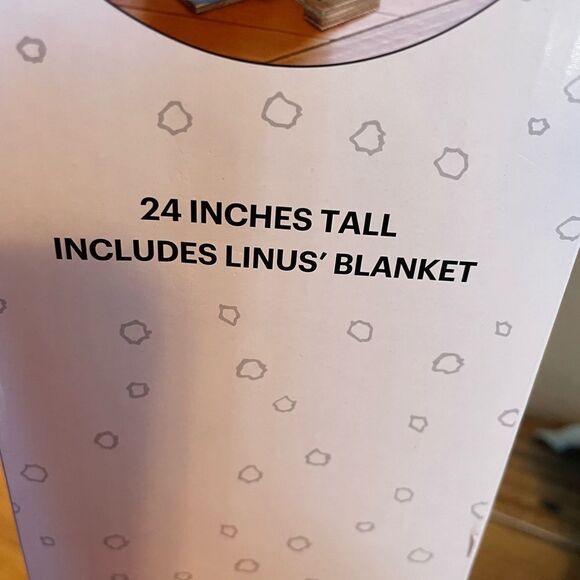 Peanuts 24 inch Christmas Tree Linus Blanket - Picture 10 of 10